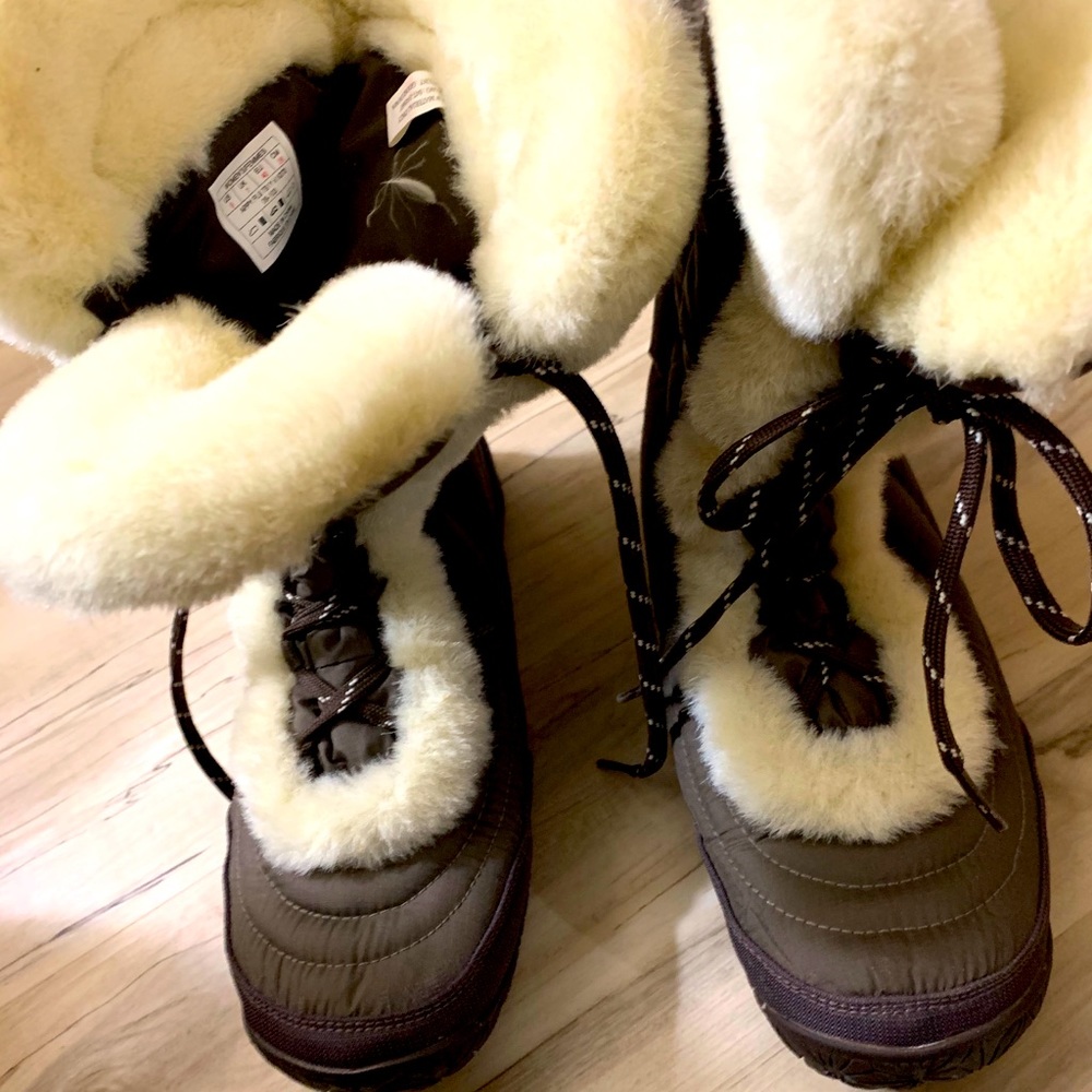 NWOT The North Face Nuptse Fur IV Snowboots 9